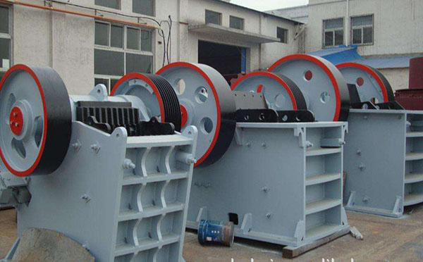 長(zhǎng)石砂巖顎式破碎機(jī) 長(zhǎng)石砂巖顎式破碎機(jī)
